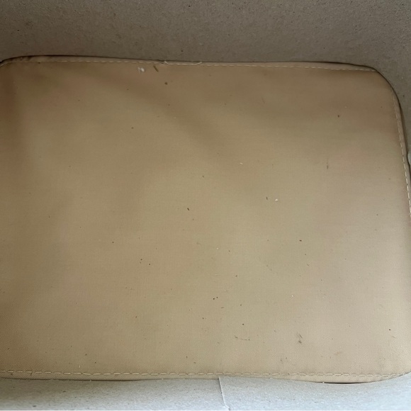BEIS MAKEUP CASE BARELY USED - Picture 6 of 10